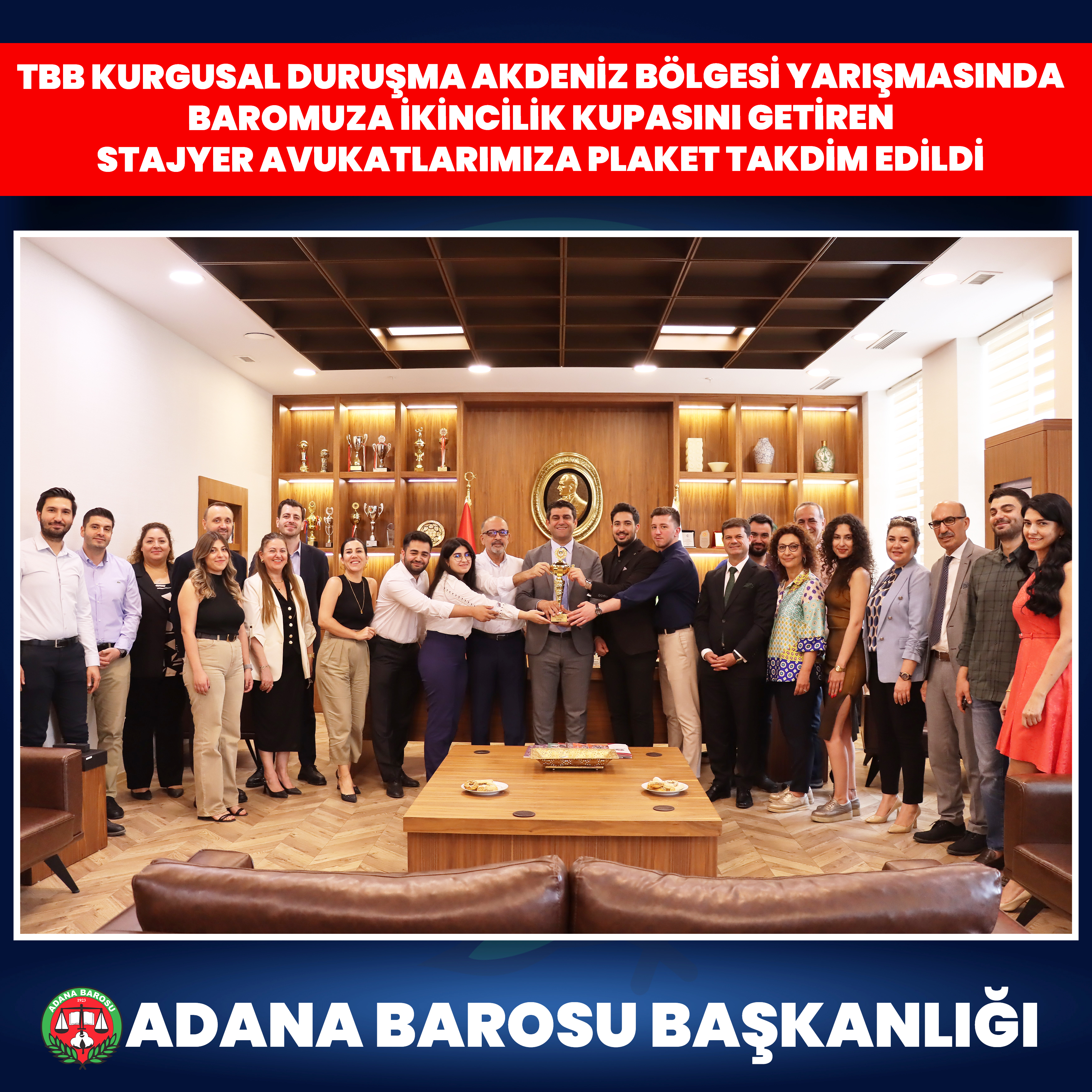 TBB KURGUSAL DURUŞMA AKDENİZ BÖLGESİ YARIŞMASINDA BAROMUZA İKİNCİLİK KUPASINI GETİREN STAJYER AVUKATLARIMIZA PLAKET TAKDİM EDİLDİ